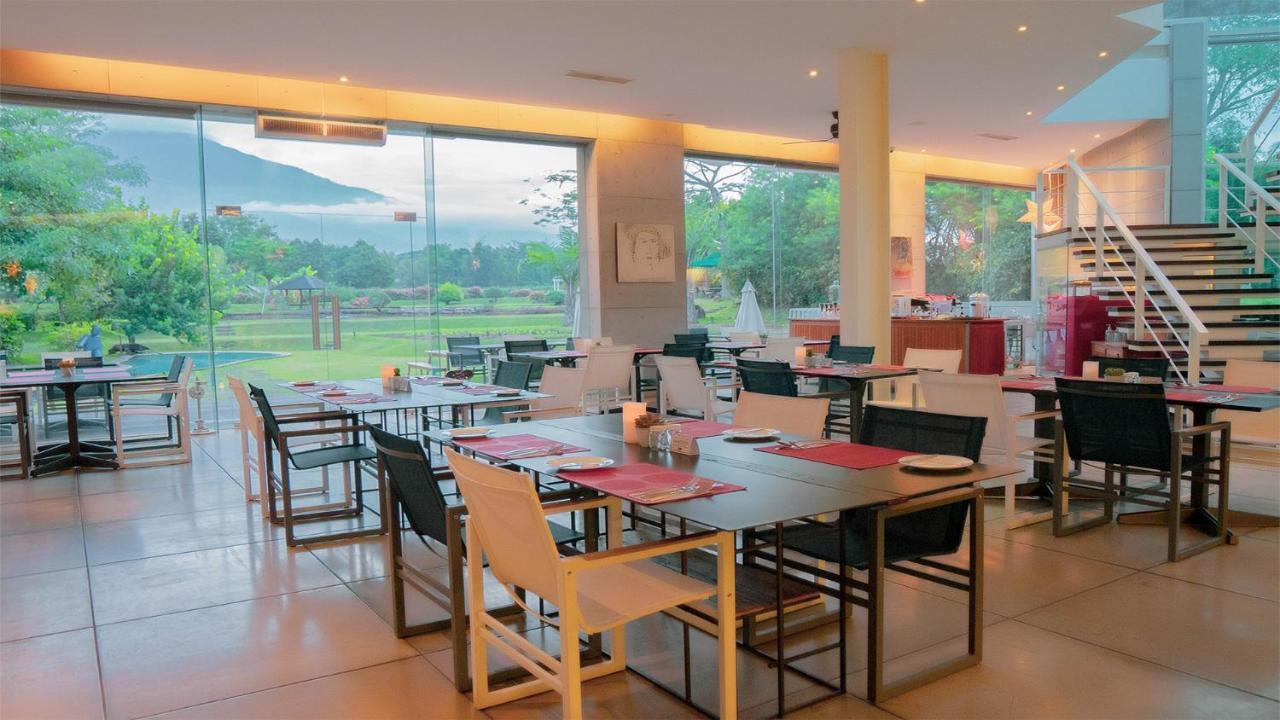 K Gallery Hotel Pasuruan Exterior foto