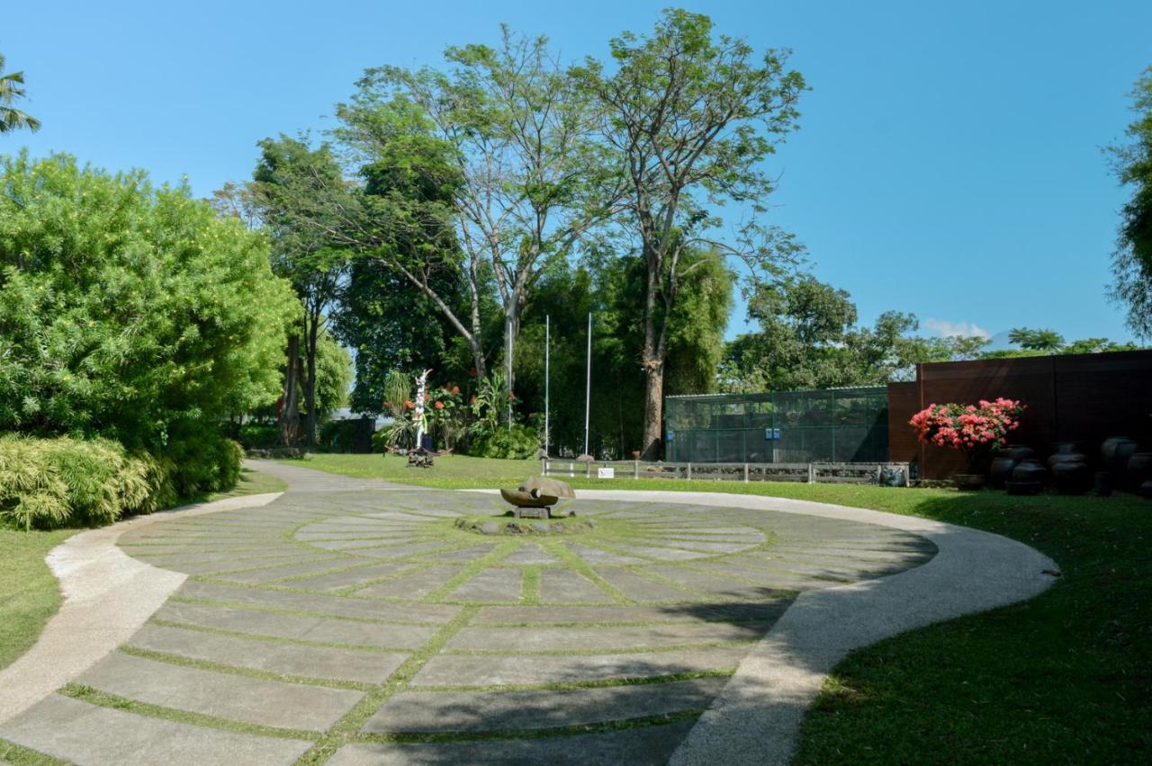 K Gallery Hotel Pasuruan Exterior foto